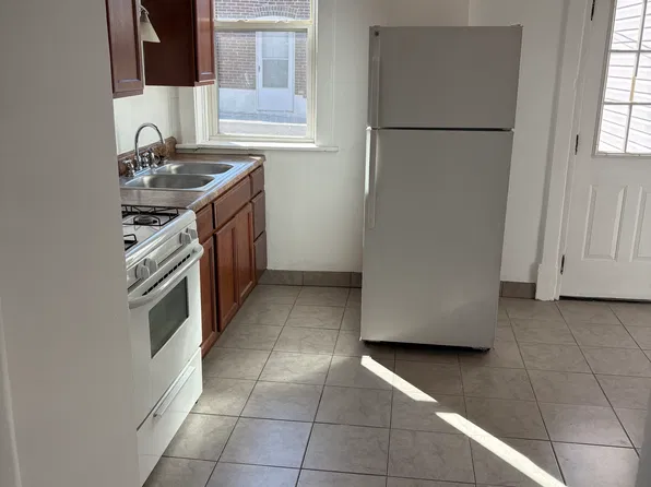 4002 Shenandoah Ave #B, Saint Louis, MO 63110