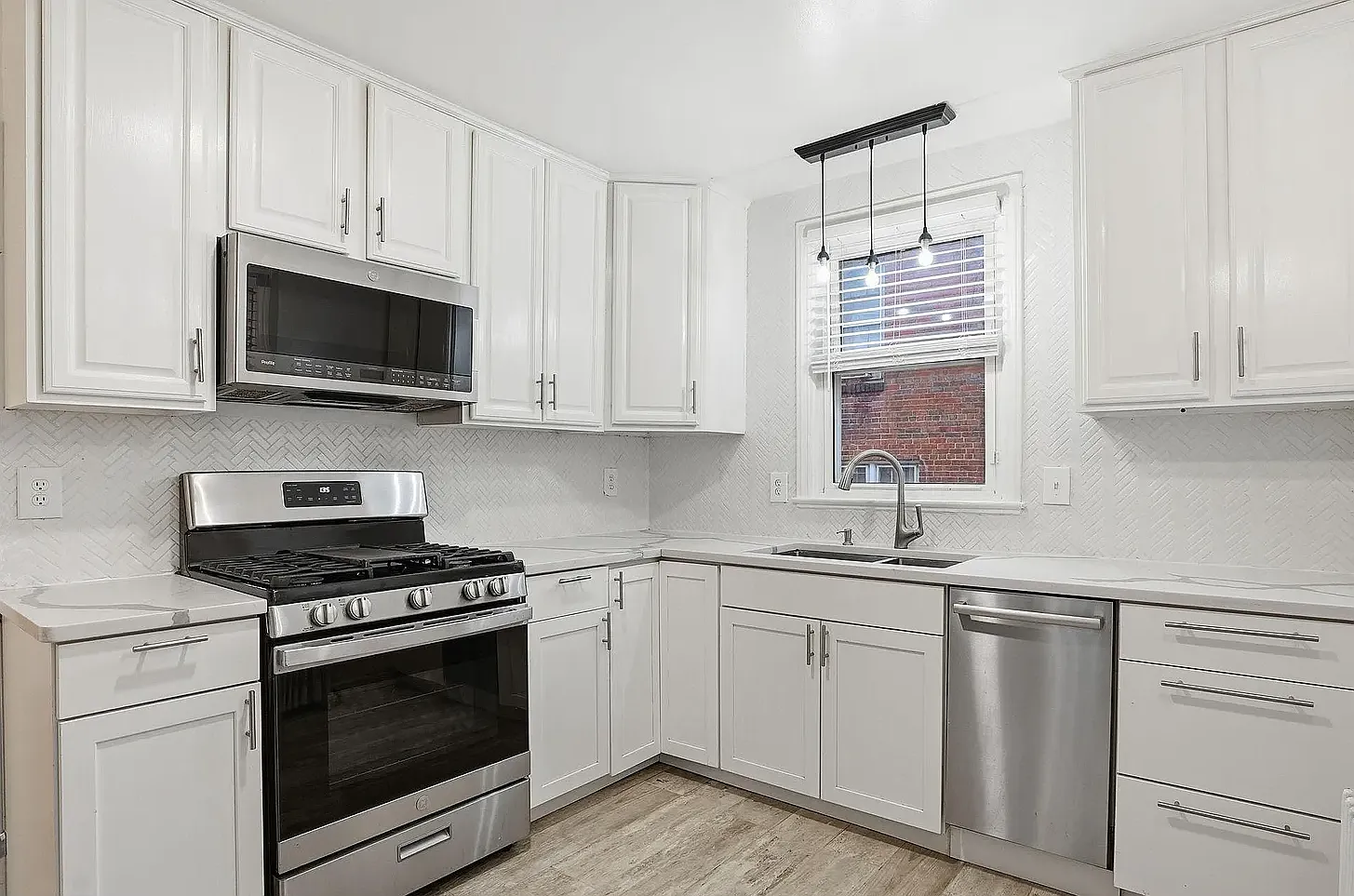 3 bed, 1687 sqft, $2,850 — Photo 4
