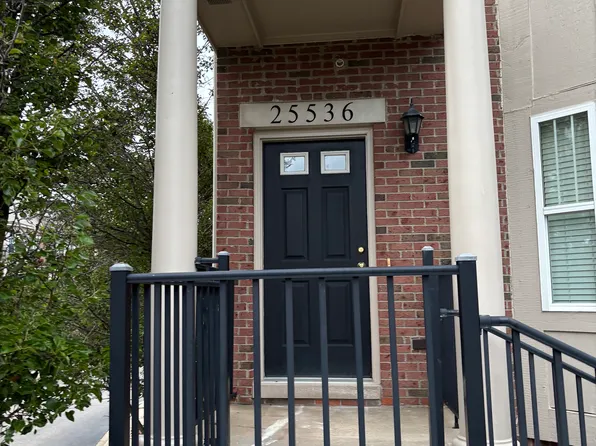 25536 Portico Ln, Novi, MI 48375