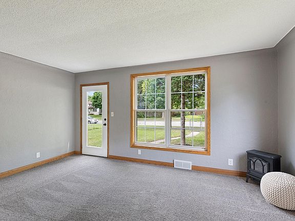 4th image of 643 Portland Ave