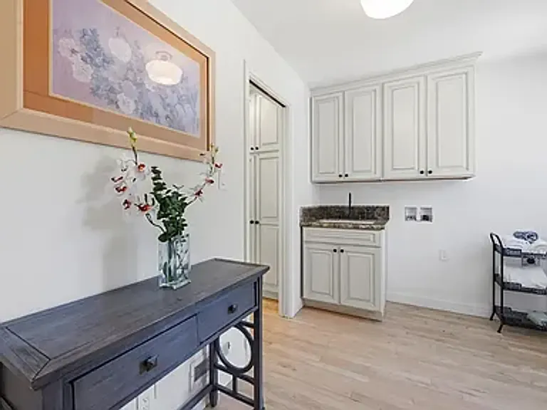 2140 Carmelita Ave — Photo 31