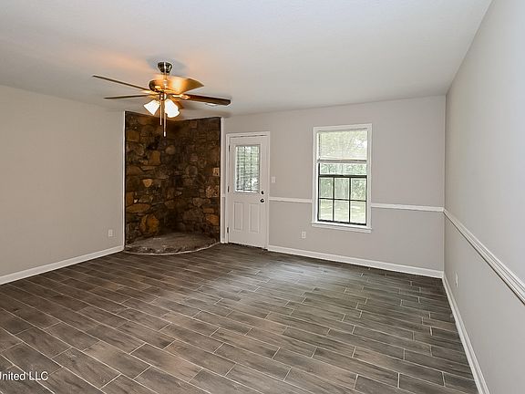 2nd image of 939 Valley Springs Dr