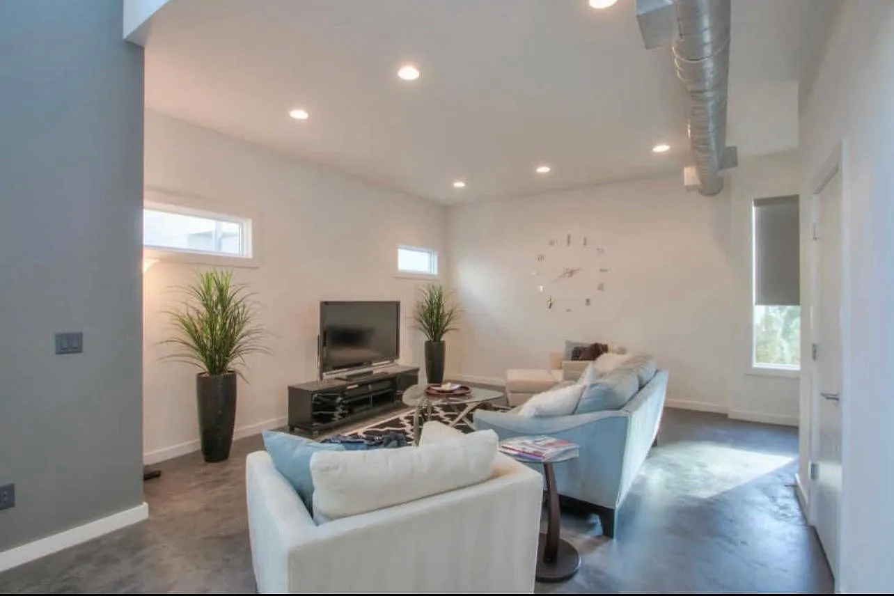 3 bed, 2.5 bath, 2278 sqft, $4,900 — Photo 2