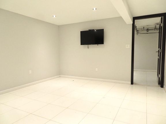 3rd image of 320 Manhattan Ave #Ll2