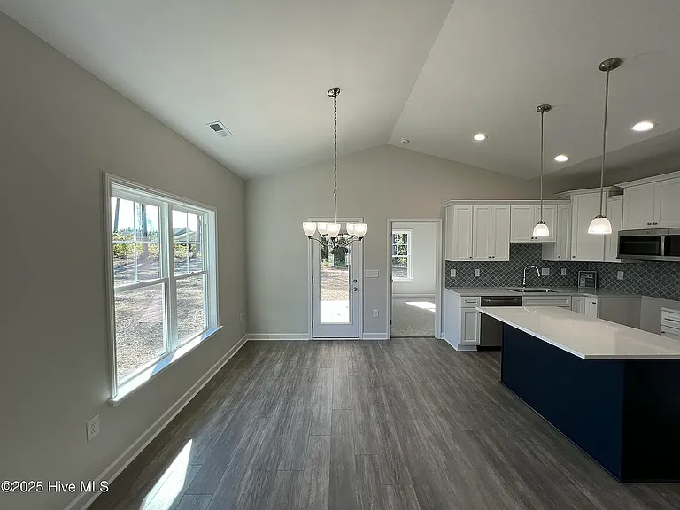 403 Creeks Edge Dr — Photo 4