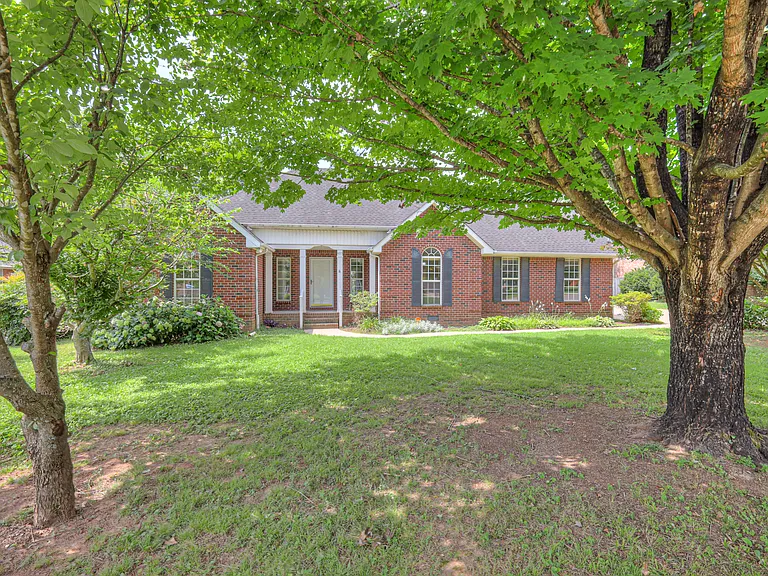 405 Sandi Ct — Photo 4