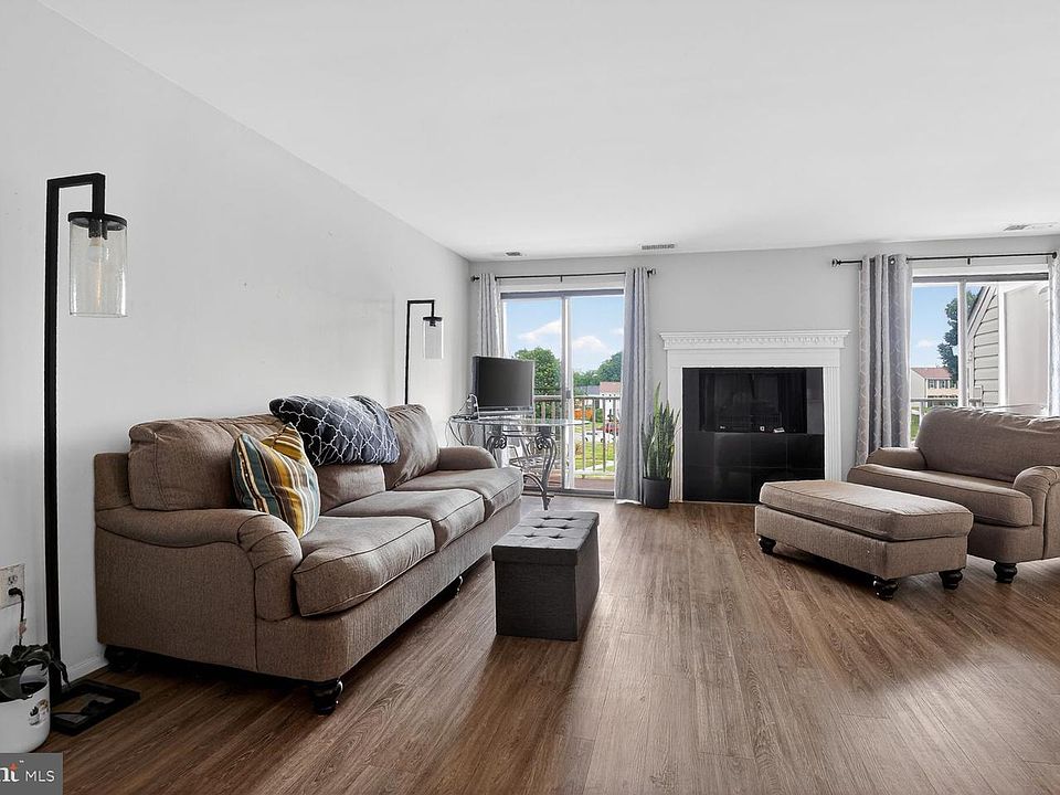 1st image of 1006 Warwick Ct Unit B