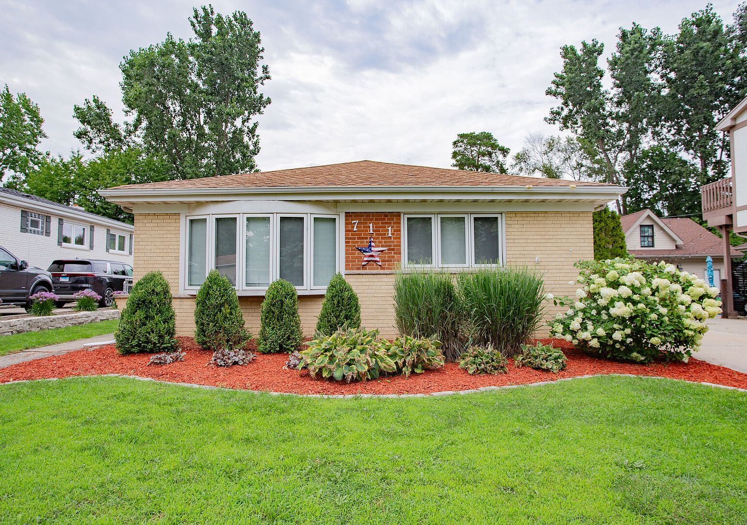 711 Schiller St — Itasca Country Club