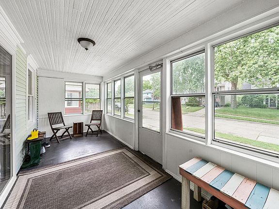 4th image of 180 Manor Ave