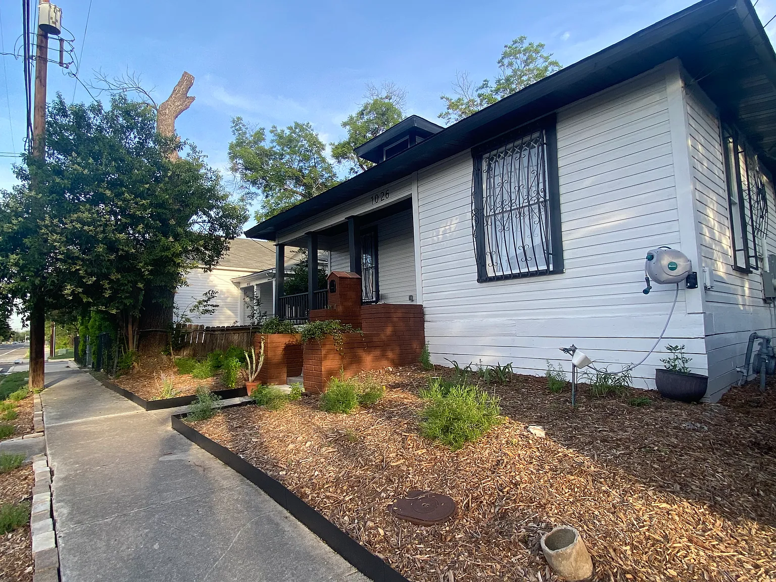 3 bed, 1100 sqft, $1,650 — Photo 3