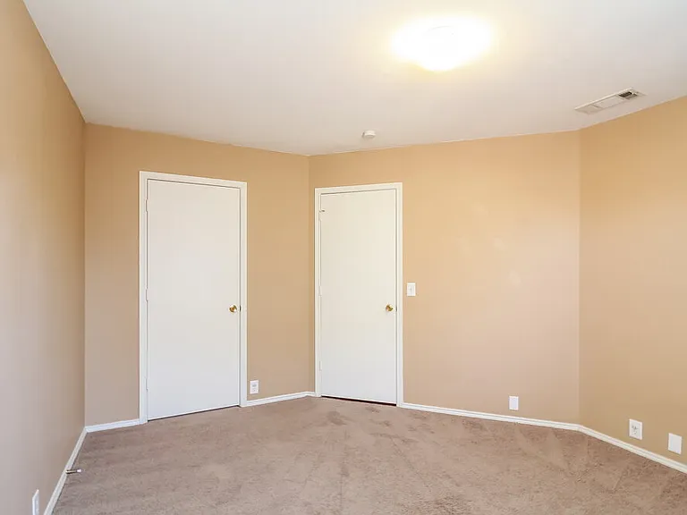 2204 Tailburton Ct — Photo 12