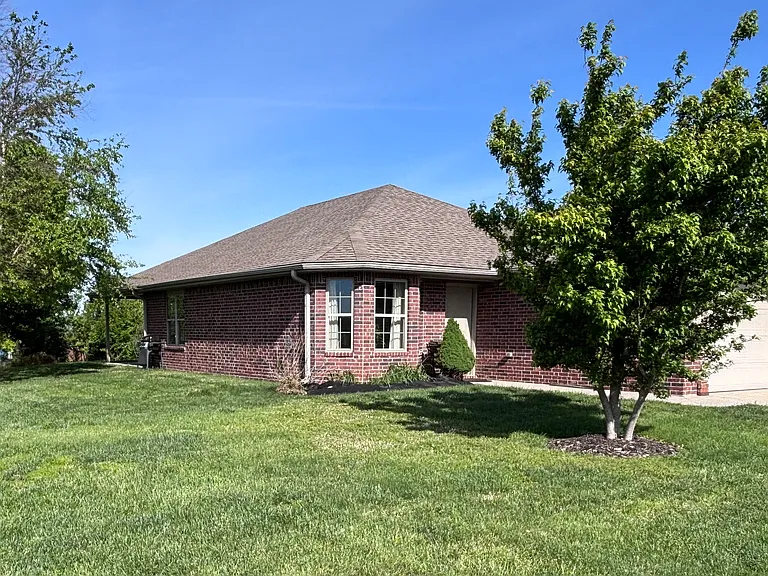 2610 S Jackson Ave — Photo 32