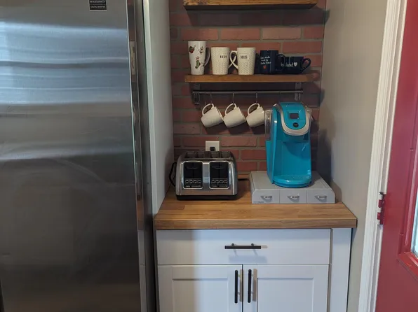 202 Deray Ct, Auburn Hills, MI 48326