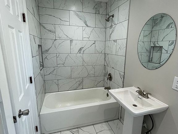 4th image of 947 N Wilmington Blvd #2