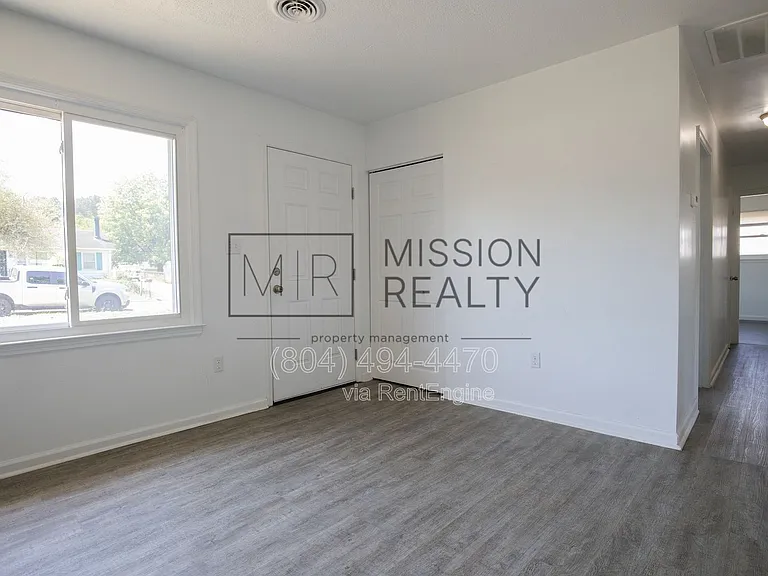 1649 Delmar Ave — Photo 2