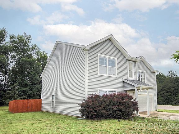 3rd image of 585 Gentle Breeze Ln