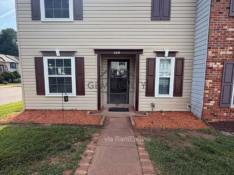 569 Cromwell Ct — Photo 3