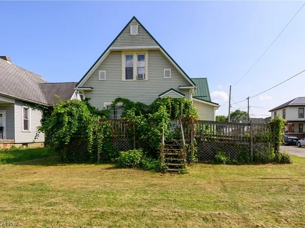 426 W 4th St, Uhrichsville, OH 44683