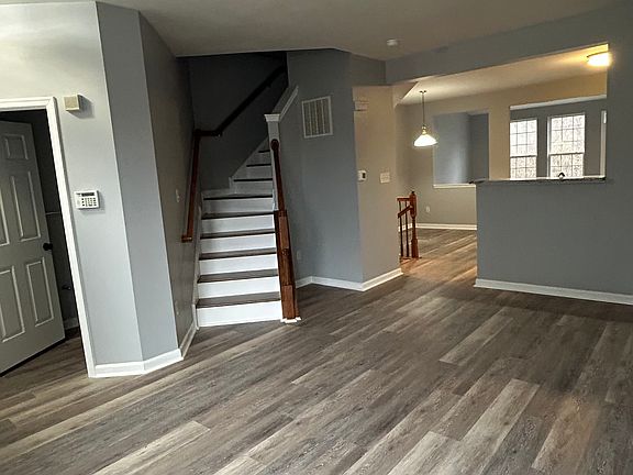 4th image of 40 Bridle Path Ct