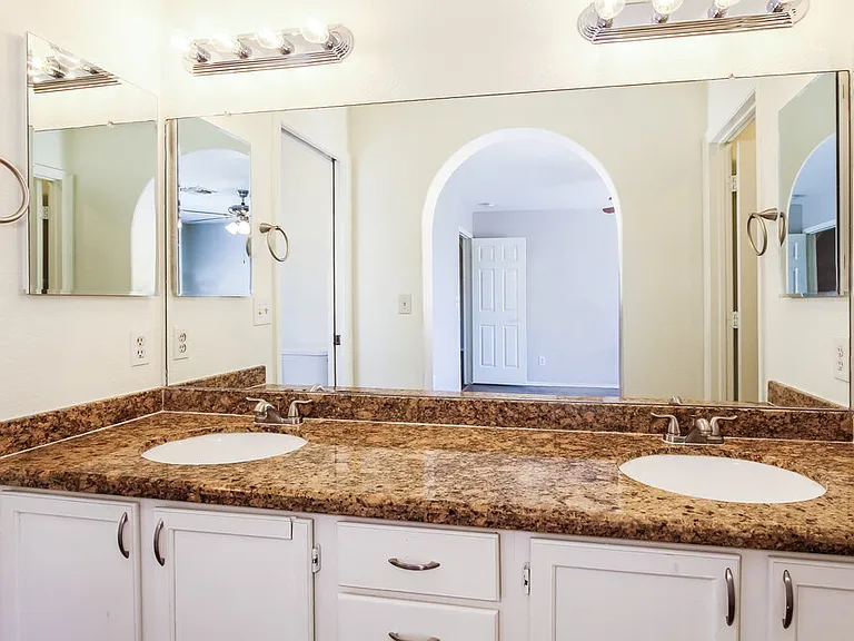 8727 W Sierra Vista Dr — Photo 9