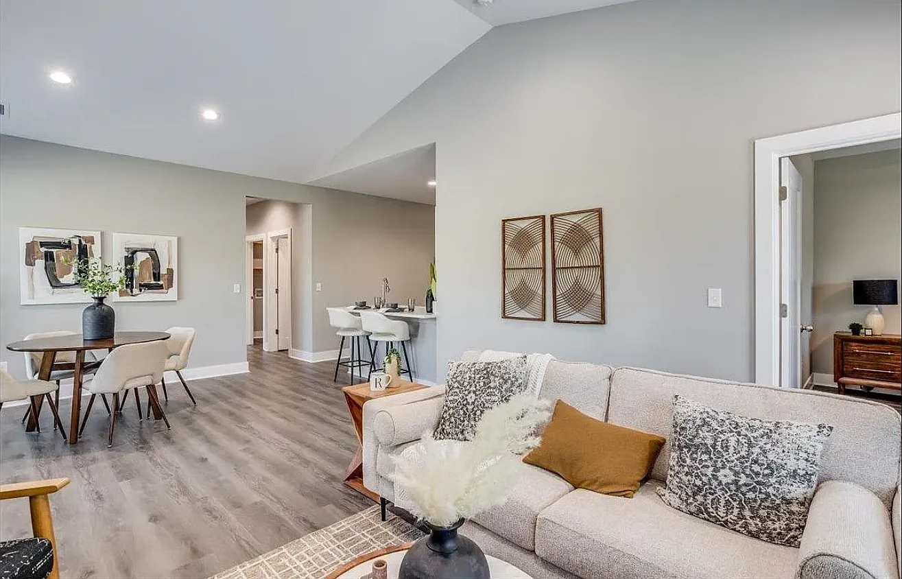 4 bed, 1376 sqft, $1,645 — Photo 4