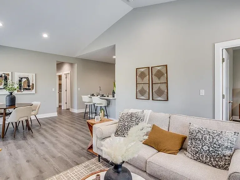 4946 N Vassar Ave — Photo 4