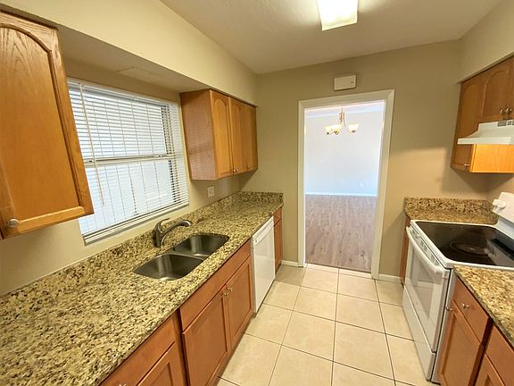 5th image of 960 Hillwood Dr