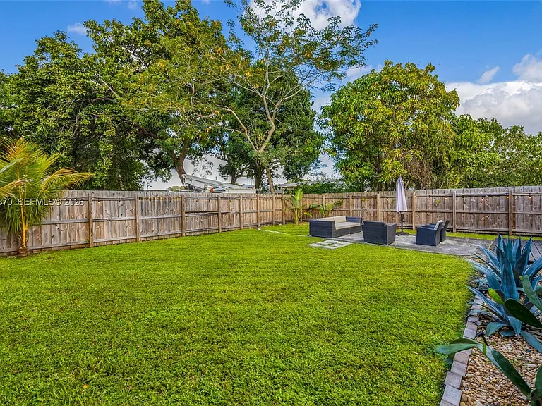 5612 NW 11th Ave — Photo 33