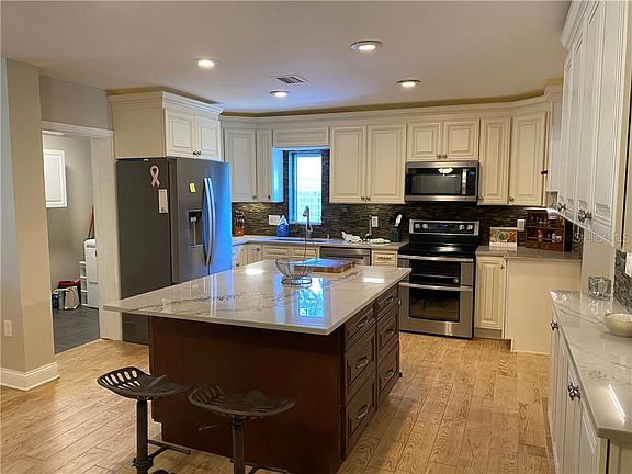 2nd image of 1806 Barker Dr