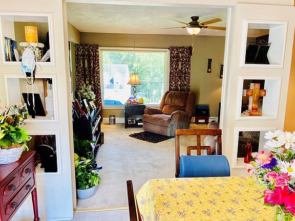 5th image of 1012 Jefferson Cir