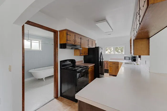 922 1st Ave SW — Photo 5