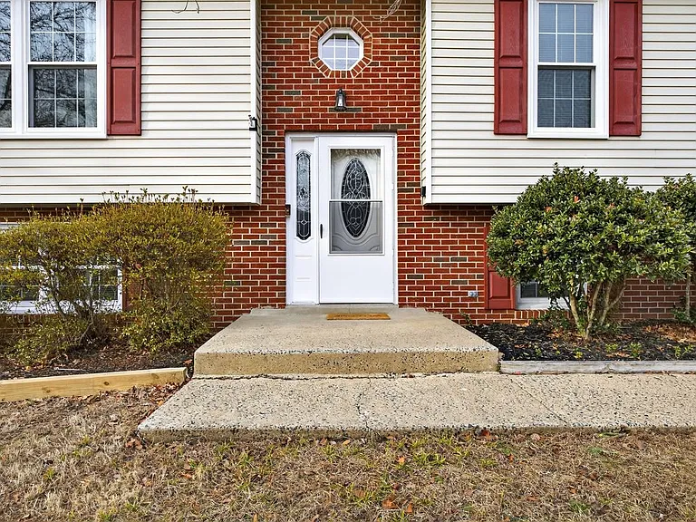 136 Stevens Dr — Photo 35