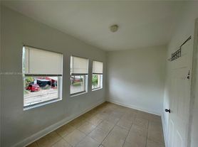 1060 NW 47th St, Miami, FL