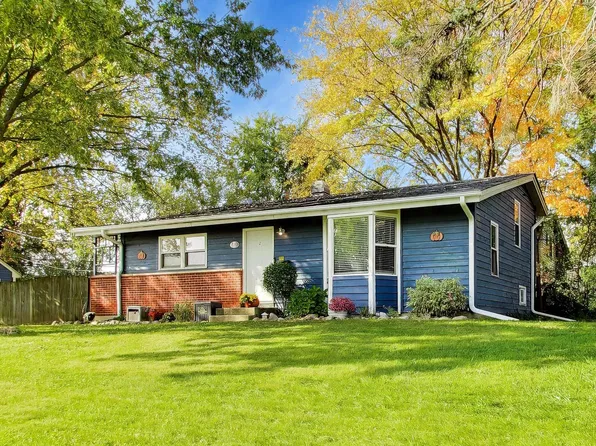 2615 Forest Glen Pkwy, Woodridge, IL 60517