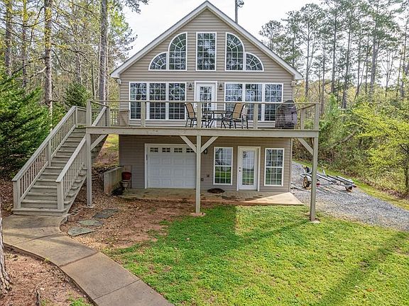 5th image of 271 Thomas Dr