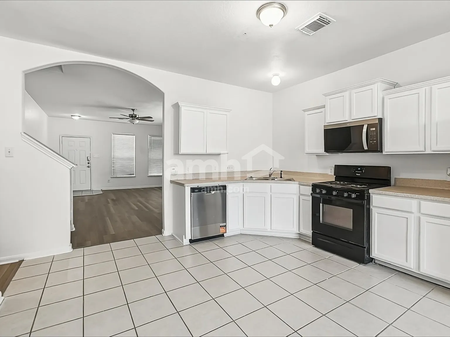 4 bed, 2.5 bath, 2477 sqft, $2,150 — Photo 4