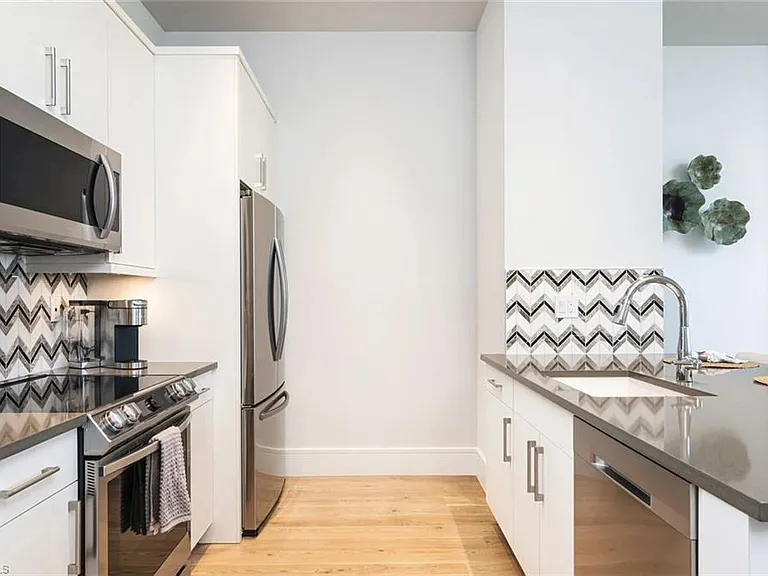 101 8th St S #306 — Photo 5
