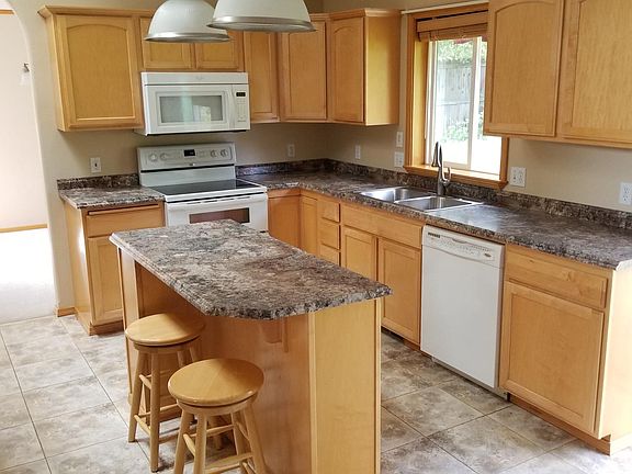 5th image of 740 S Majestic View Dr