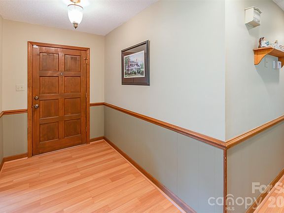 4th image of 1735 Saddlewood Dr