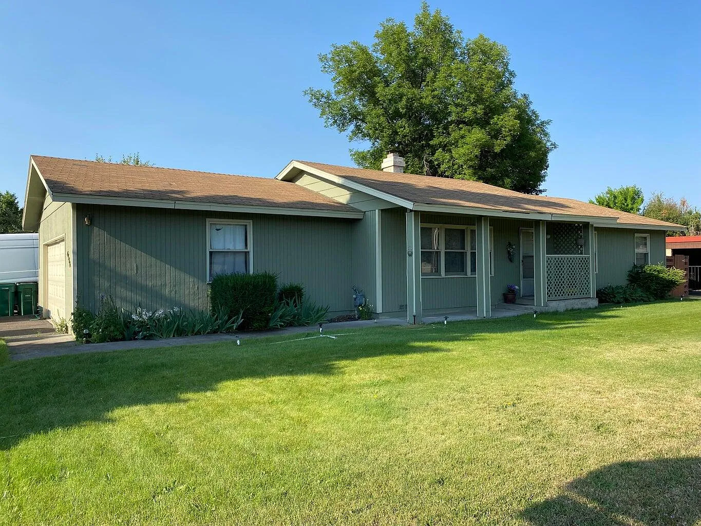 4104 Meadows Dr photo 1