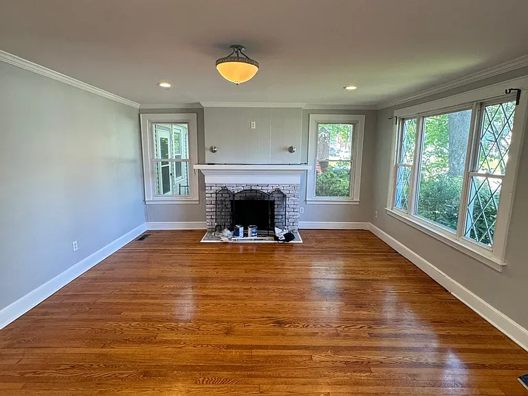 44 Tuttle Pl — Photo 5