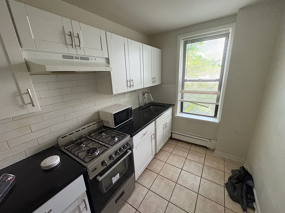 1st image of 7 Laidlaw Ave APT 3