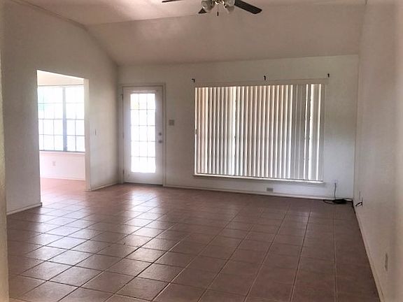3rd image of 3812 Oriole Ave