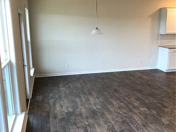 5th image of 15825 Reynolds Dr #660