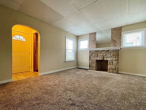 2nd image of 832 Broadway Blvd