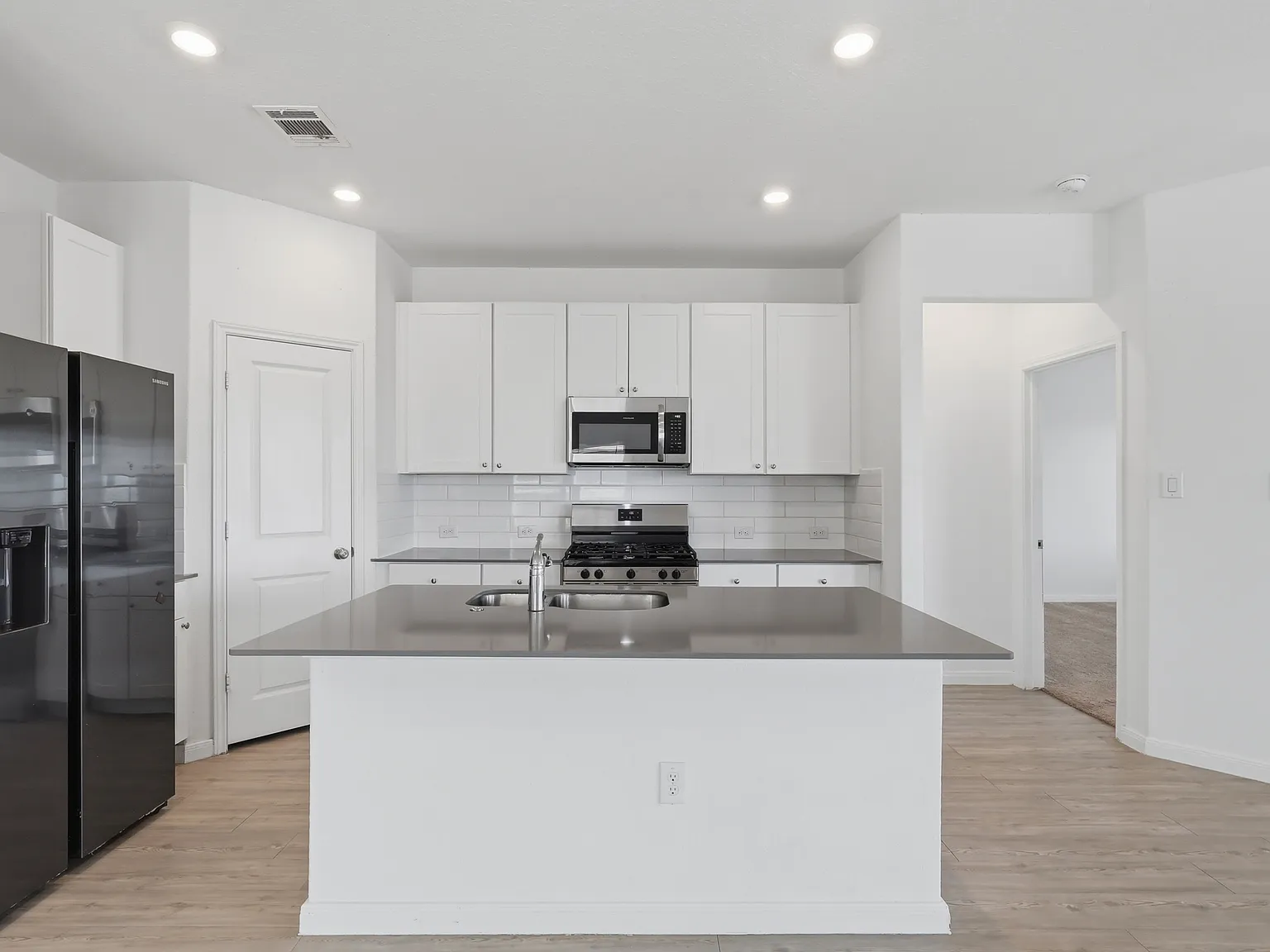 4 bed, 1910 sqft, $1,950 — Photo 4