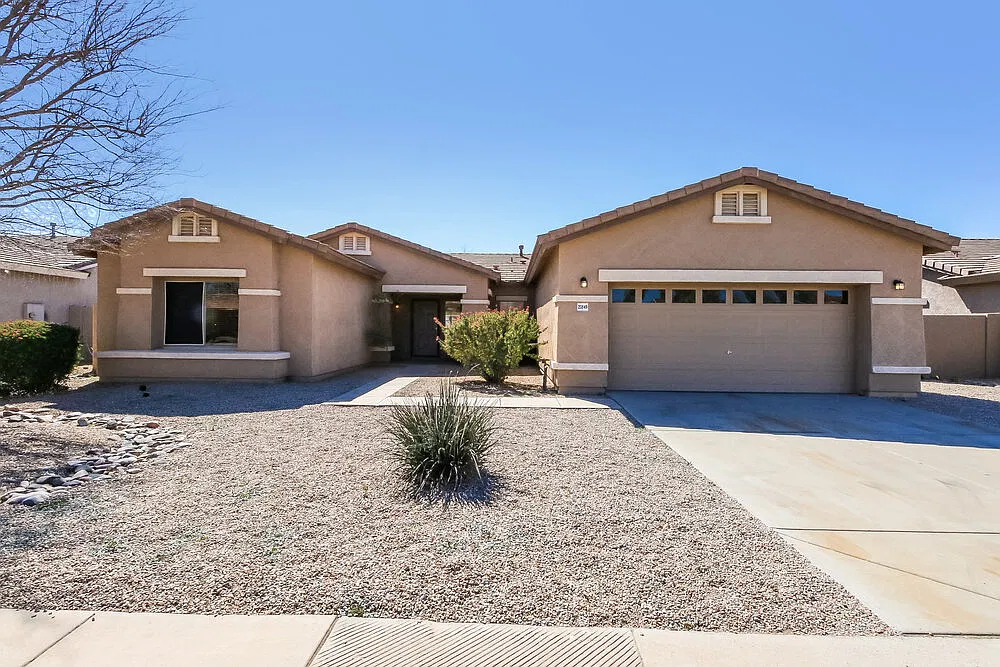 4 bed, 2.0 bath, 2481 sqft, $2,800 — Photo 1