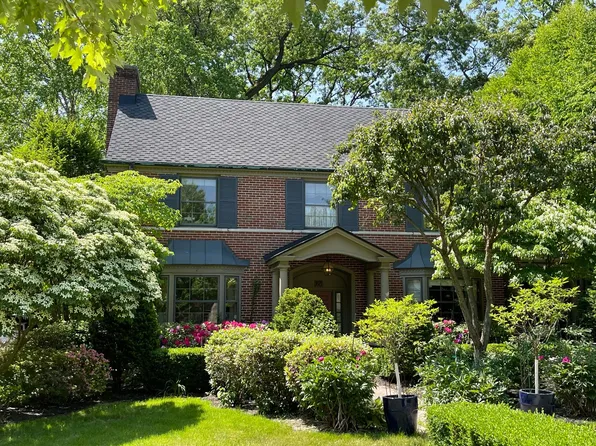 25 Oxford Blvd, Pleasant Ridge, MI 48069