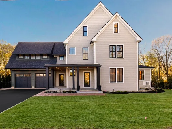 12 Roosevelt Pl, Newburyport, MA 01950