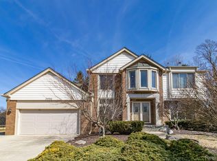 29732 Essex Ct, Farmington Hills, MI 48331